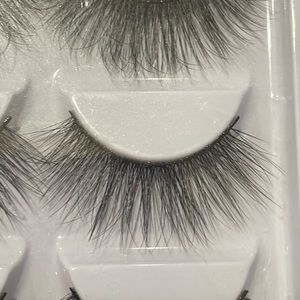 False 3D Silk Mink Super Long Eyelashes In A Clear Lead Box